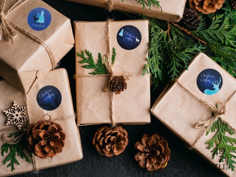 Naklejki ozdobne świąteczne kolorowe na rolce 500 sztuk merry christmas Naklejki ozdobne świąteczne kolorowe na rolce 500 sztuk merry christmas