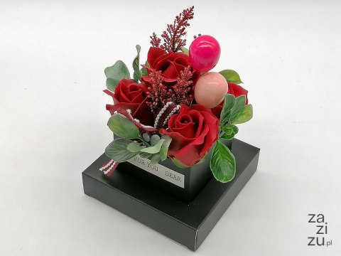 Bukiet kwiatów w ozdobnej torebce 16 x 12 x 12cm Bukiet kwiatów w ozdobnej torebce 16 x 12 x 12cm