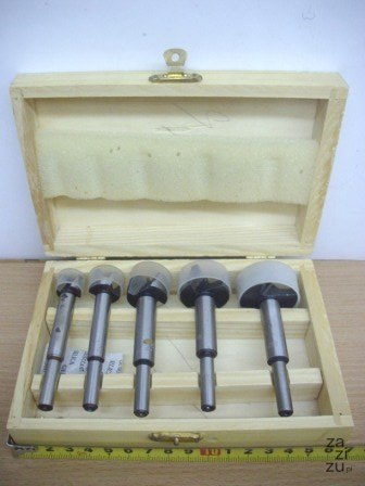 Frezy do drewna 15-20-25-30-35mm x 8mm / 5szt 440150 Frezy do drewna 15-20-25-30-35mm x 8mm / 5szt 440150