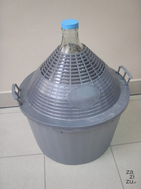 Balon na wino w koszu plastikowym 34l. Balon na wino w koszu plastikowym 34l.