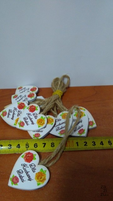 Serce wiszące białe/czerwone 4 x 4 cm, 10szt BABCIA Serce wiszące białe/czerwone 4 x 4 cm, 10szt BABCIA