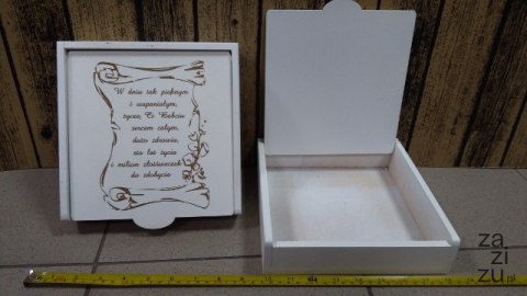 Szkatułka drewniana dla babci biała 21x21x5,5cm Szkatułka drewniana dla babci biała 21x21x5,5cm