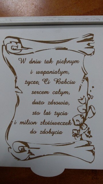 Szkatułka drewniana dla babci biała 21x21x5,5cm Szkatułka drewniana dla babci biała 21x21x5,5cm