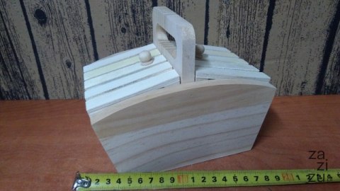 Szkatułka drewniana z rączką niciarka 17,5x12,5x14 Szkatułka drewniana z rączką niciarka 17,5x12,5x14