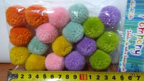 Pompony 18szt. MIX KOLOR | PM-0028 Pompony 18szt. MIX KOLOR | PM-0028