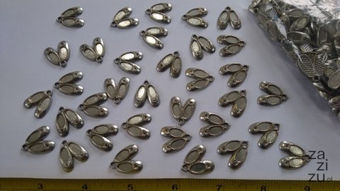 Zawieszka metalowa oksydowana 2X1,6cm BUCIKI 25szt Zawieszka metalowa oksydowana 2X1,6cm BUCIKI 25szt
