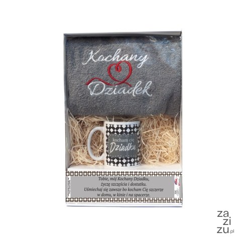 Zestaw prezentowy z szarym ręcznikiem "Kochany dziadek " i kubek "Kochany dziadek" w ozdobnym opakowaniu Zestaw prezentowy z szarym ręcznikiem "Kochany dziadek " i kubek "Kochany dziadek" w ozdobnym opakowaniu