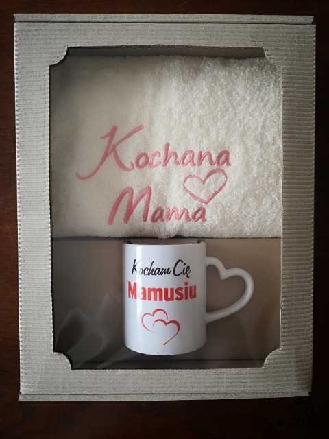 Zest.prezentowy ręcznik+kubek KOCHANA MAMA Zest.prezentowy ręcznik+kubek KOCHANA MAMA