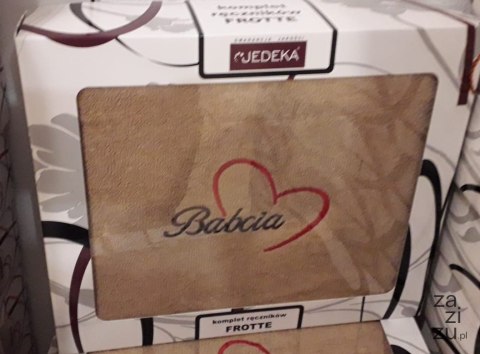 Ręcznik frotte 50 x 100 cm Babcia w ozdobnym kartoniku Ręcznik frotte 50 x 100 cm Babcia w ozdobnym kartoniku