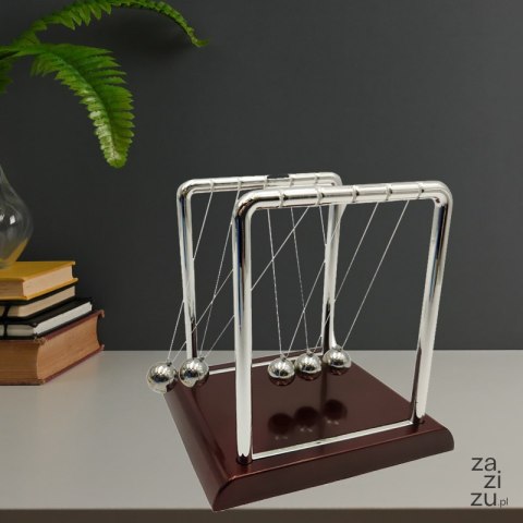 Wahadło newtona 14 x 14 x 12cm Wahadło newtona 14 x 14 x 12cm