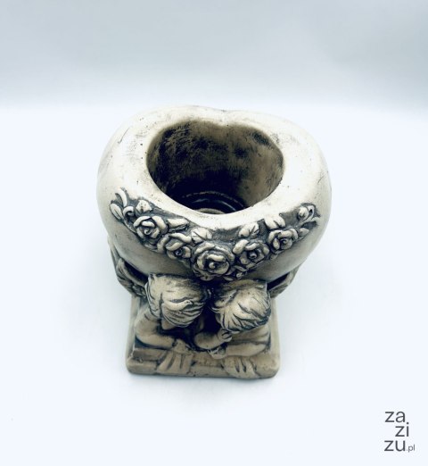Anioł z sercem na kwiaty 18 x 16cm GI1829 Anioł z sercem na kwiaty 18 x 16cm GI1829